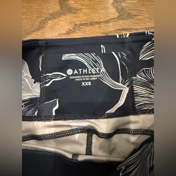 Athleta Floral Sonic Capri Navy Size XXS - Picture 4 of 5